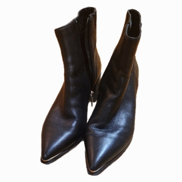 Kenneth Cole Women's Roanne Bootie Uniform Dress Shoe Booties - Picture 2 of 4